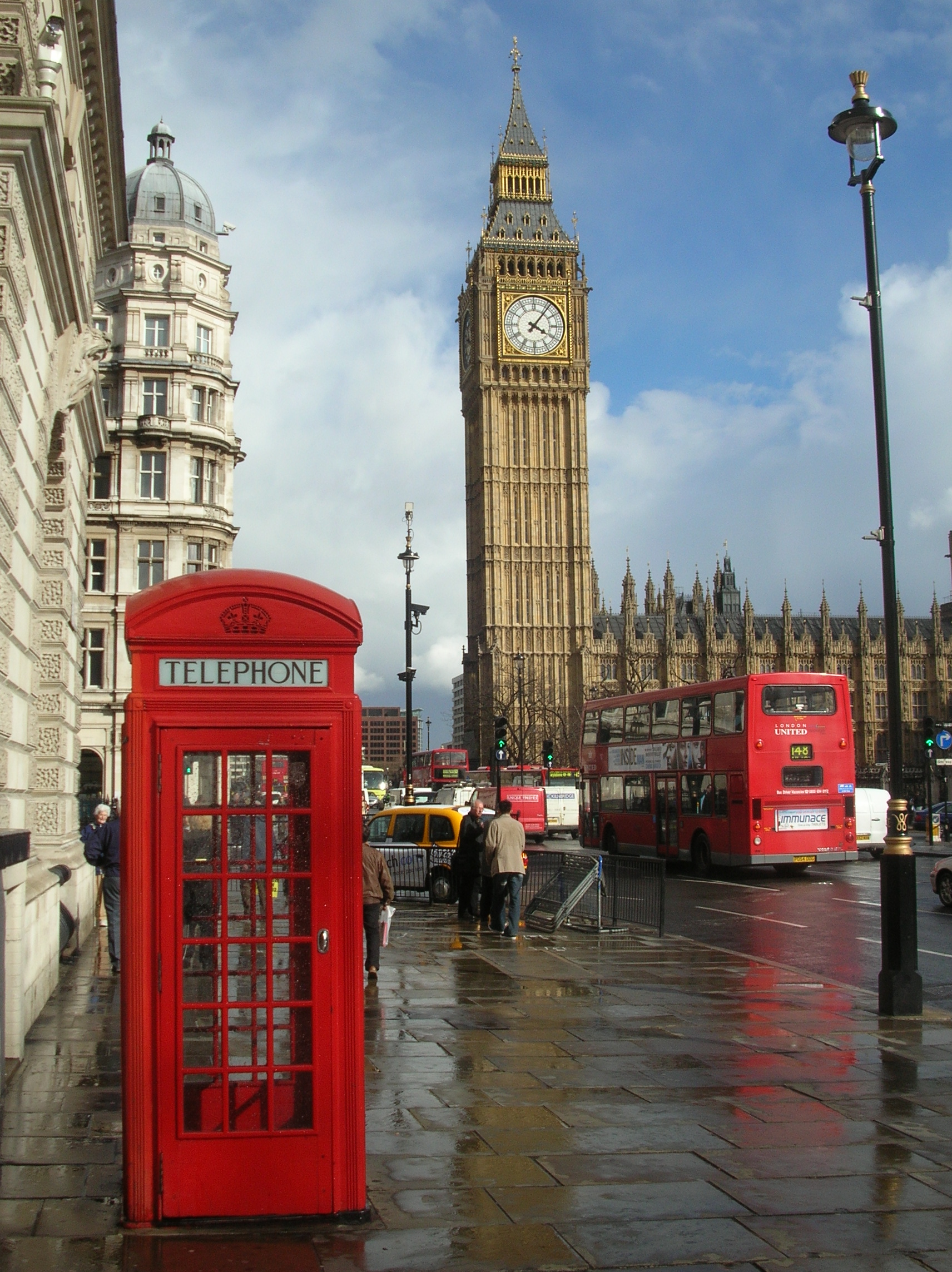 Telephonebox and Big Ben (Bild:Wikipedia)